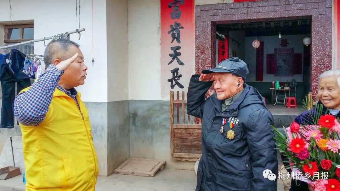 李建華與抗戰(zhàn)老兵的故事：為英雄盡孝道，為后世傳善行
